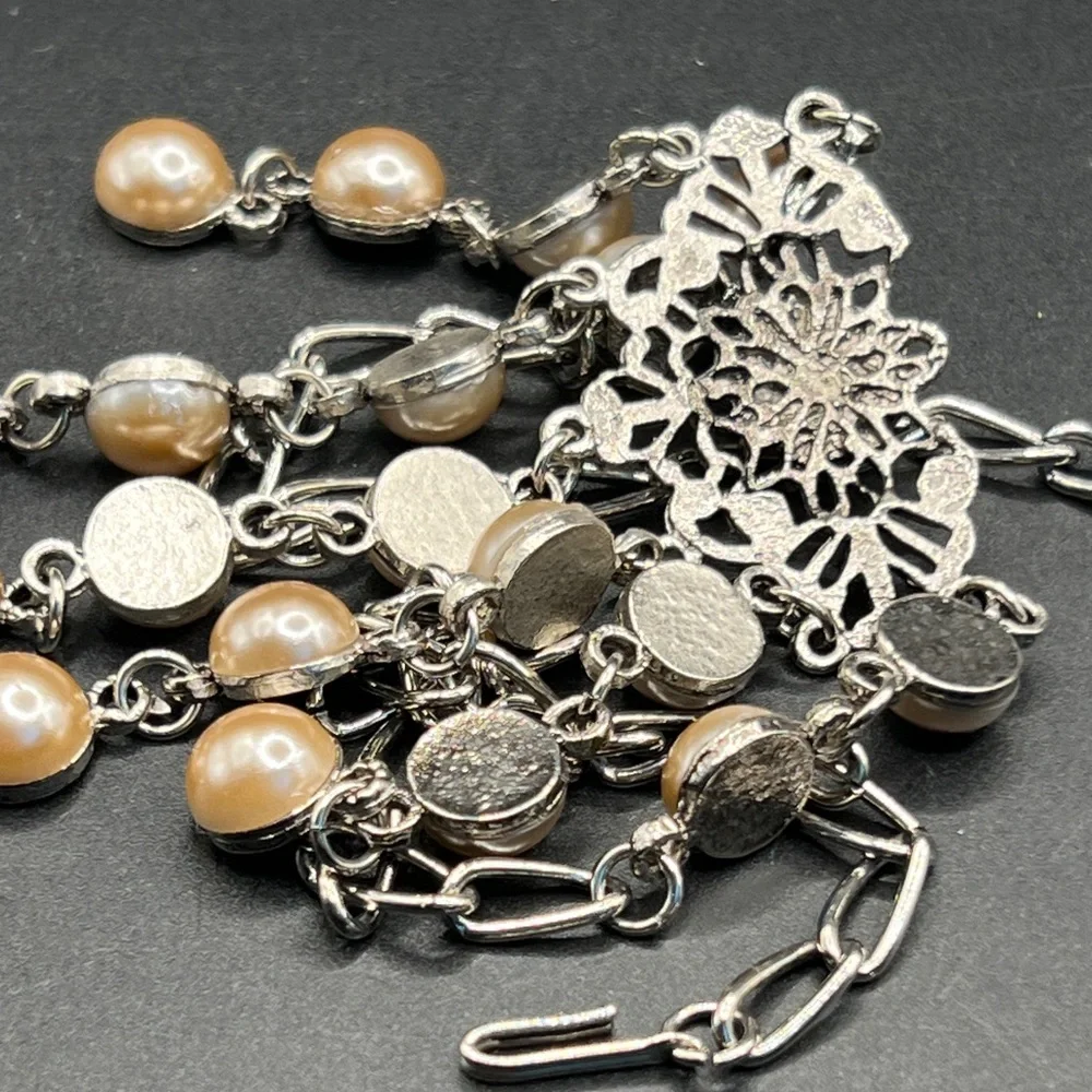 Vintage Dangling faux Pearl Necklace - Picture 7 of 7